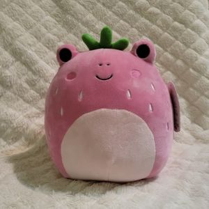 Adabelle the Strawberry Frog Squishmallow 8" (Box Lunch exclusive)